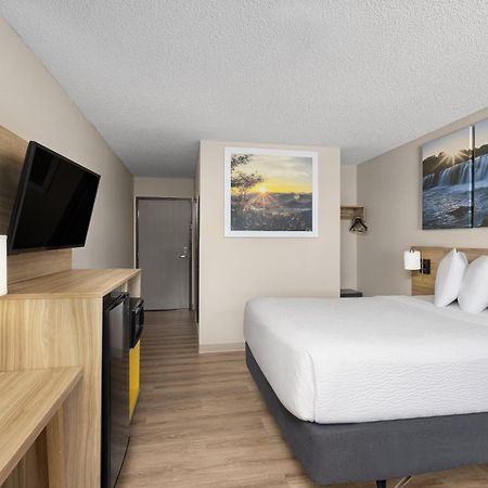 Days Inn By Wyndham Carthage Exterior photo